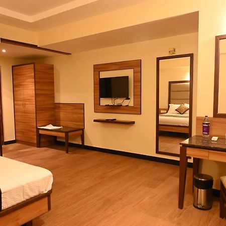 Hotel Sms Grand Imperial ולורה מראה חיצוני תמונה