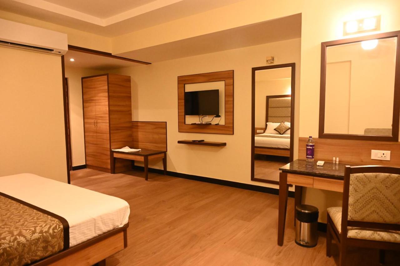 Hotel Sms Grand Imperial ולורה מראה חיצוני תמונה
