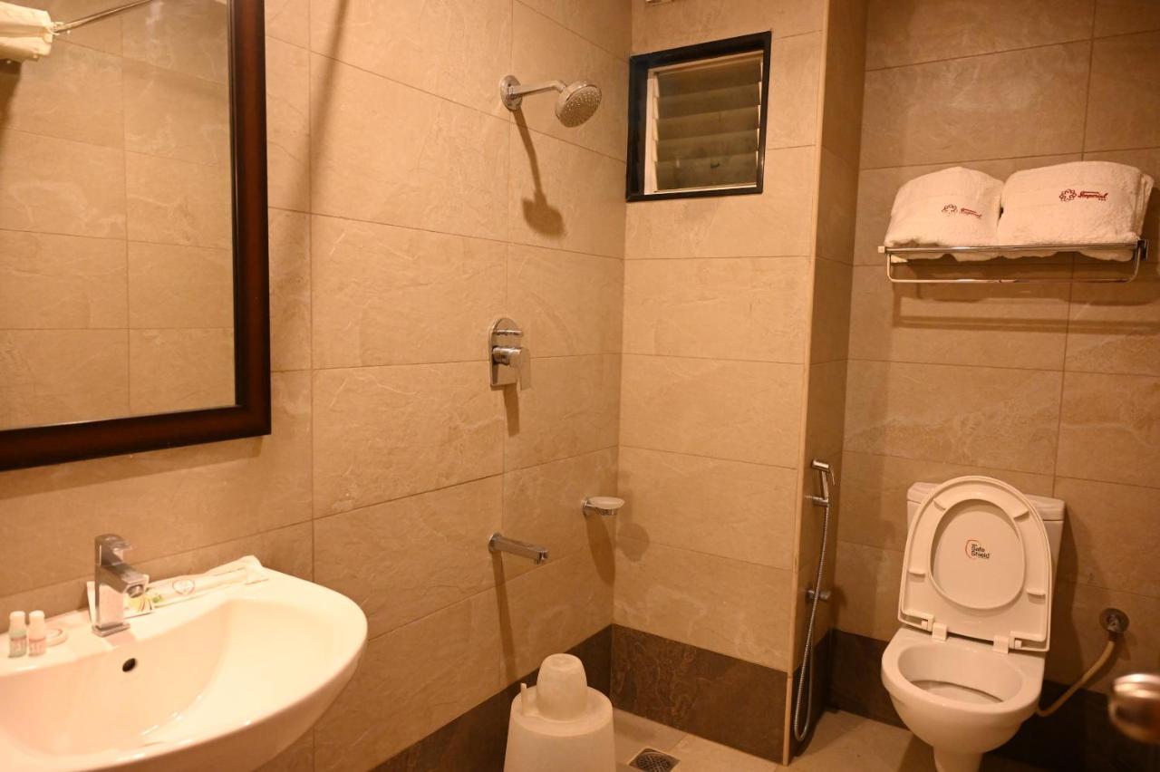 Hotel Sms Grand Imperial ולורה מראה חיצוני תמונה