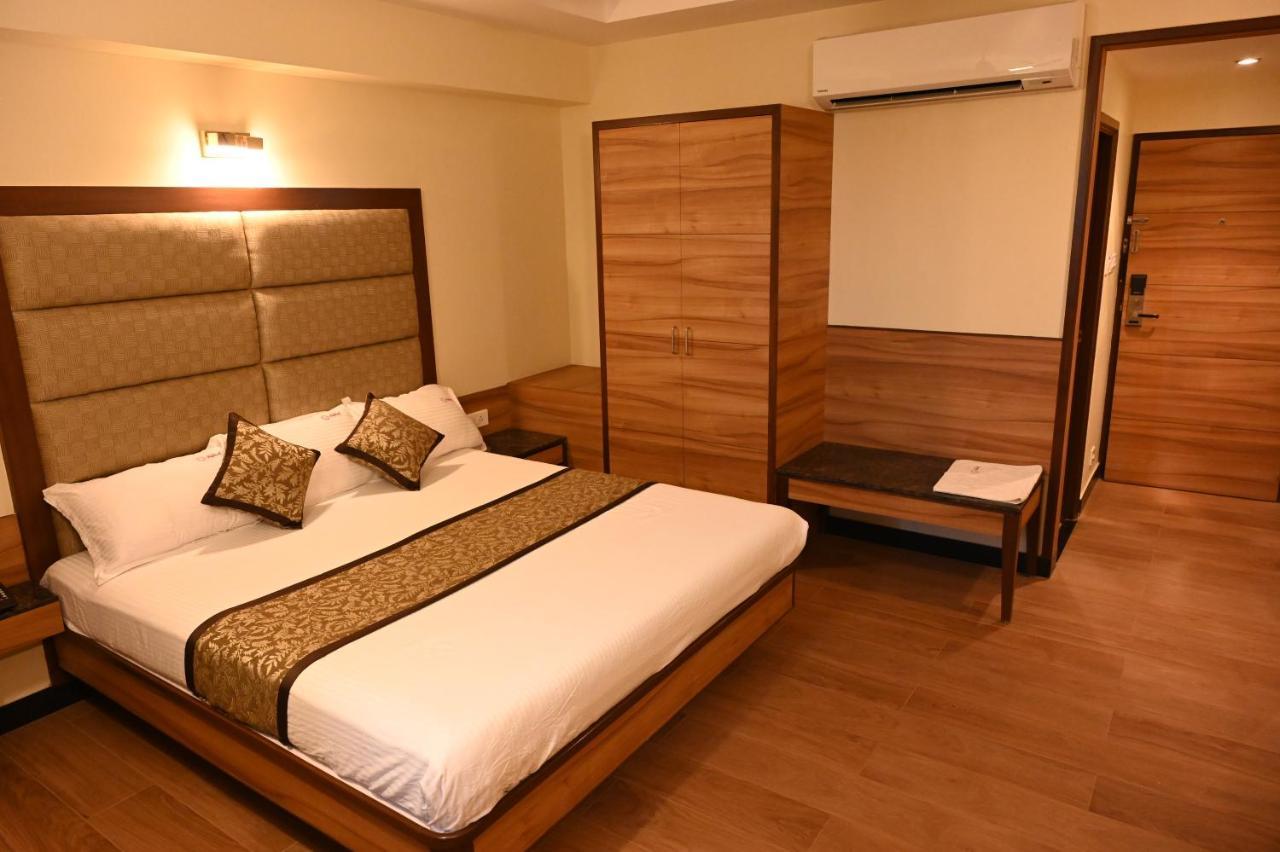 Hotel Sms Grand Imperial ולורה מראה חיצוני תמונה