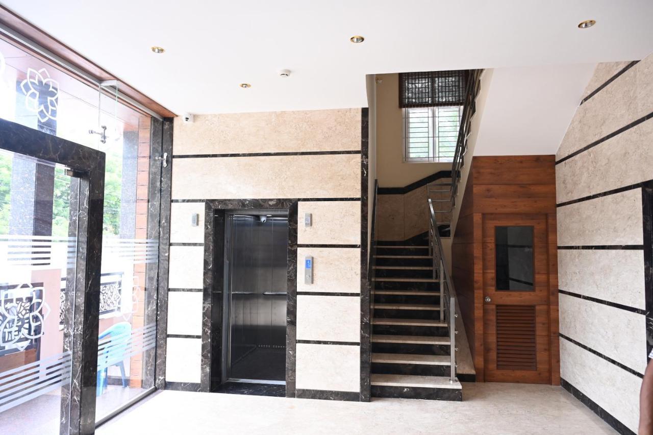 Hotel Sms Grand Imperial ולורה מראה חיצוני תמונה