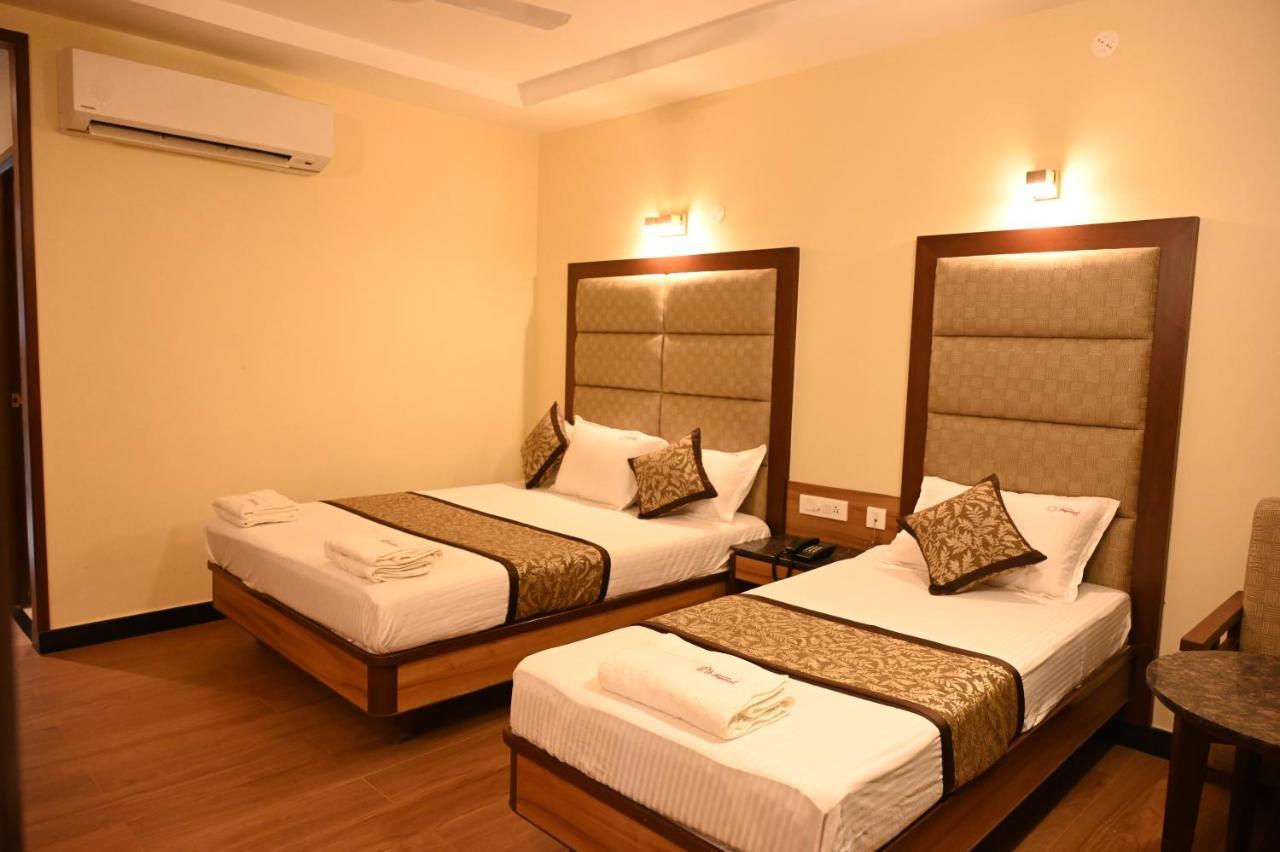 Hotel Sms Grand Imperial ולורה מראה חיצוני תמונה