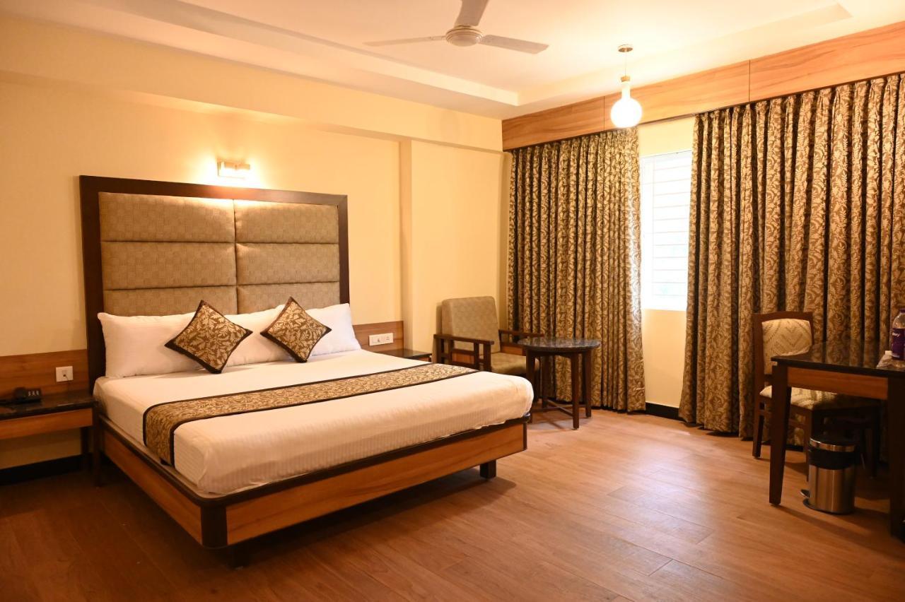 Hotel Sms Grand Imperial ולורה מראה חיצוני תמונה