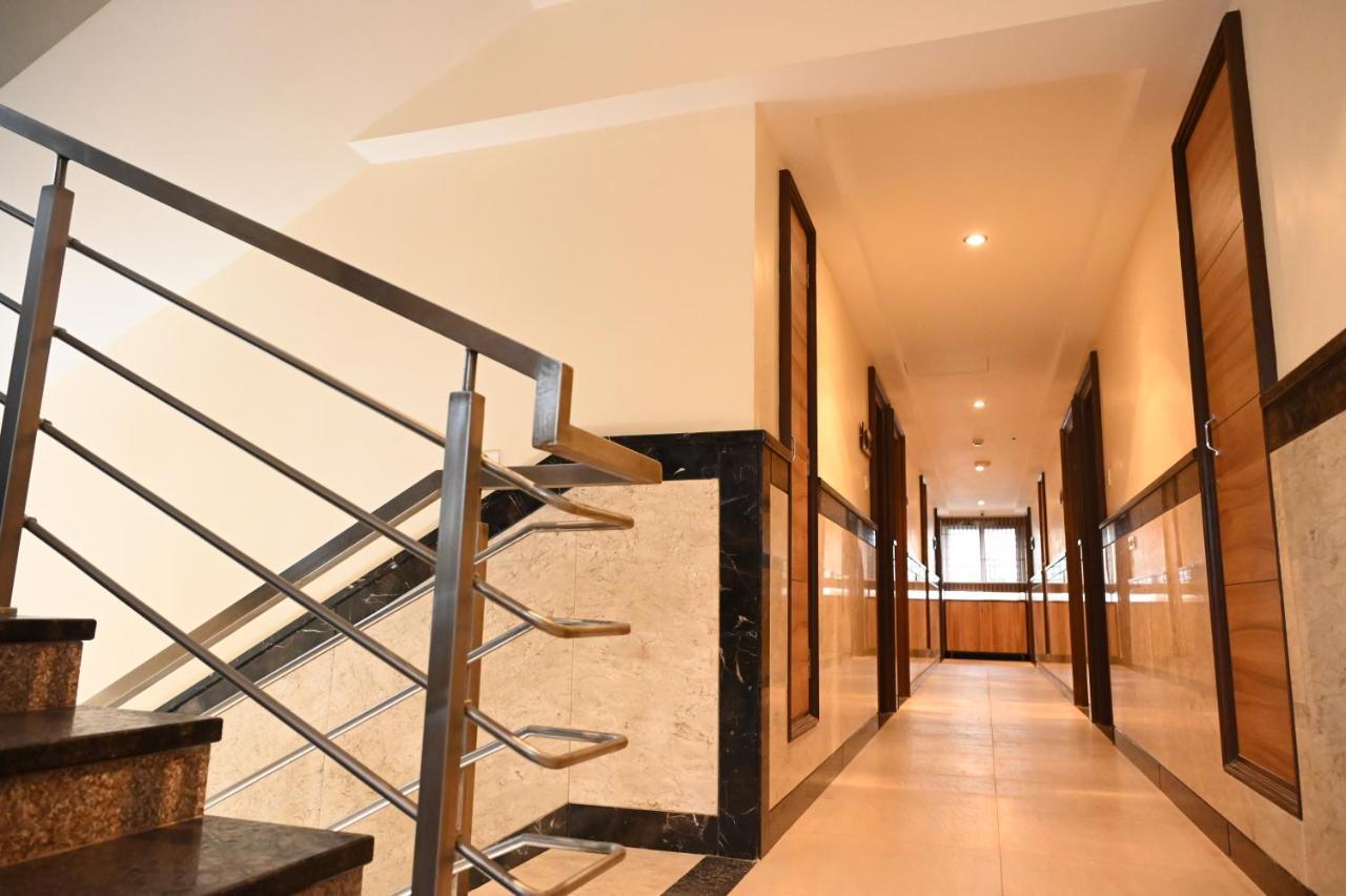 Hotel Sms Grand Imperial ולורה מראה חיצוני תמונה