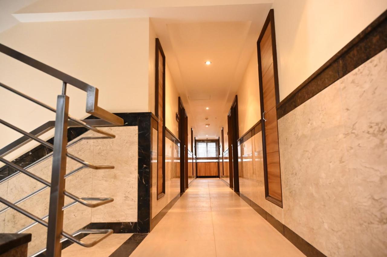 Hotel Sms Grand Imperial ולורה מראה חיצוני תמונה