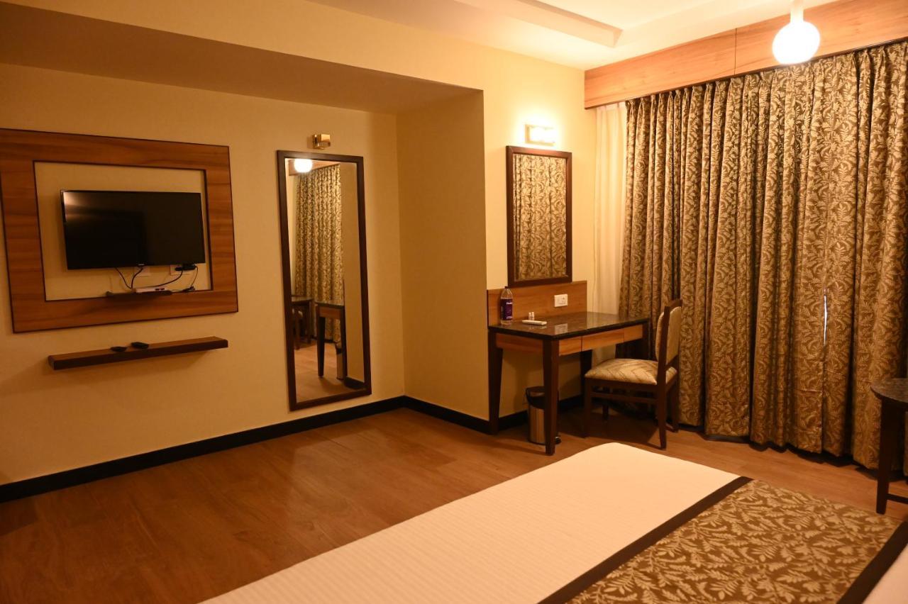 Hotel Sms Grand Imperial ולורה מראה חיצוני תמונה