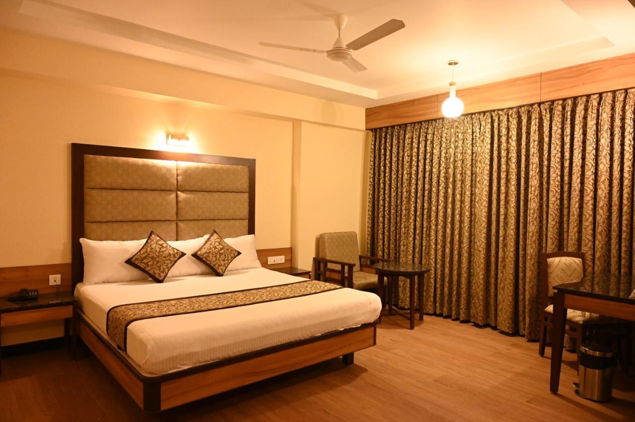 Hotel Sms Grand Imperial ולורה מראה חיצוני תמונה