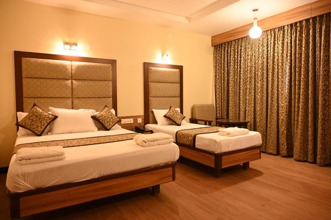 Hotel Sms Grand Imperial ולורה מראה חיצוני תמונה